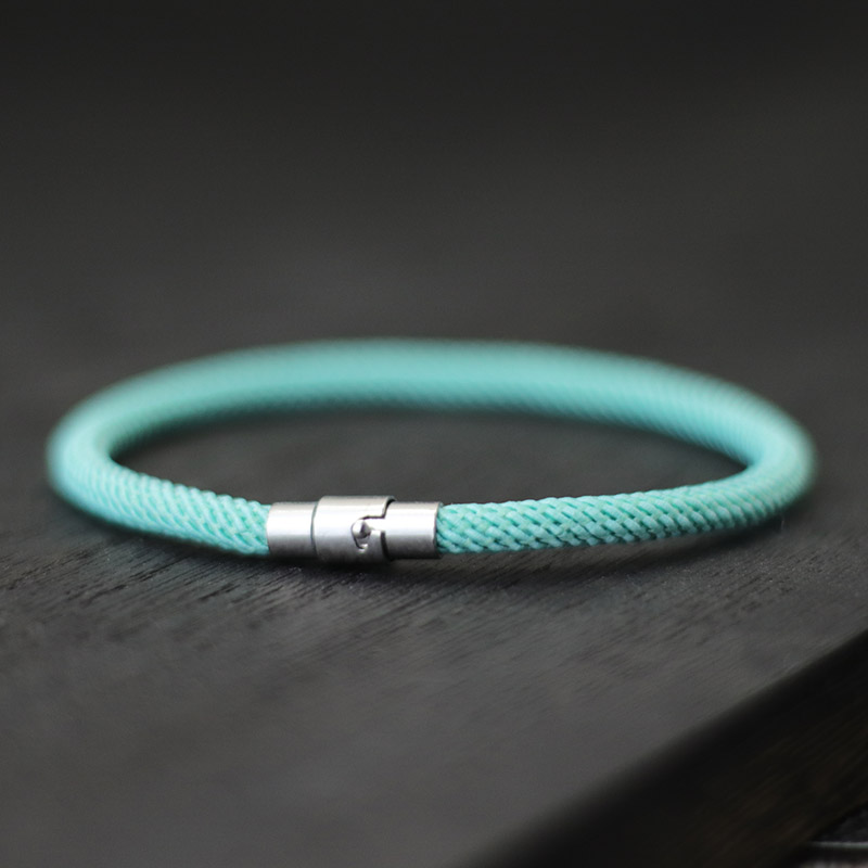 Bracelet à cordes tissé de qua - Street Fashion Milan avis et prix